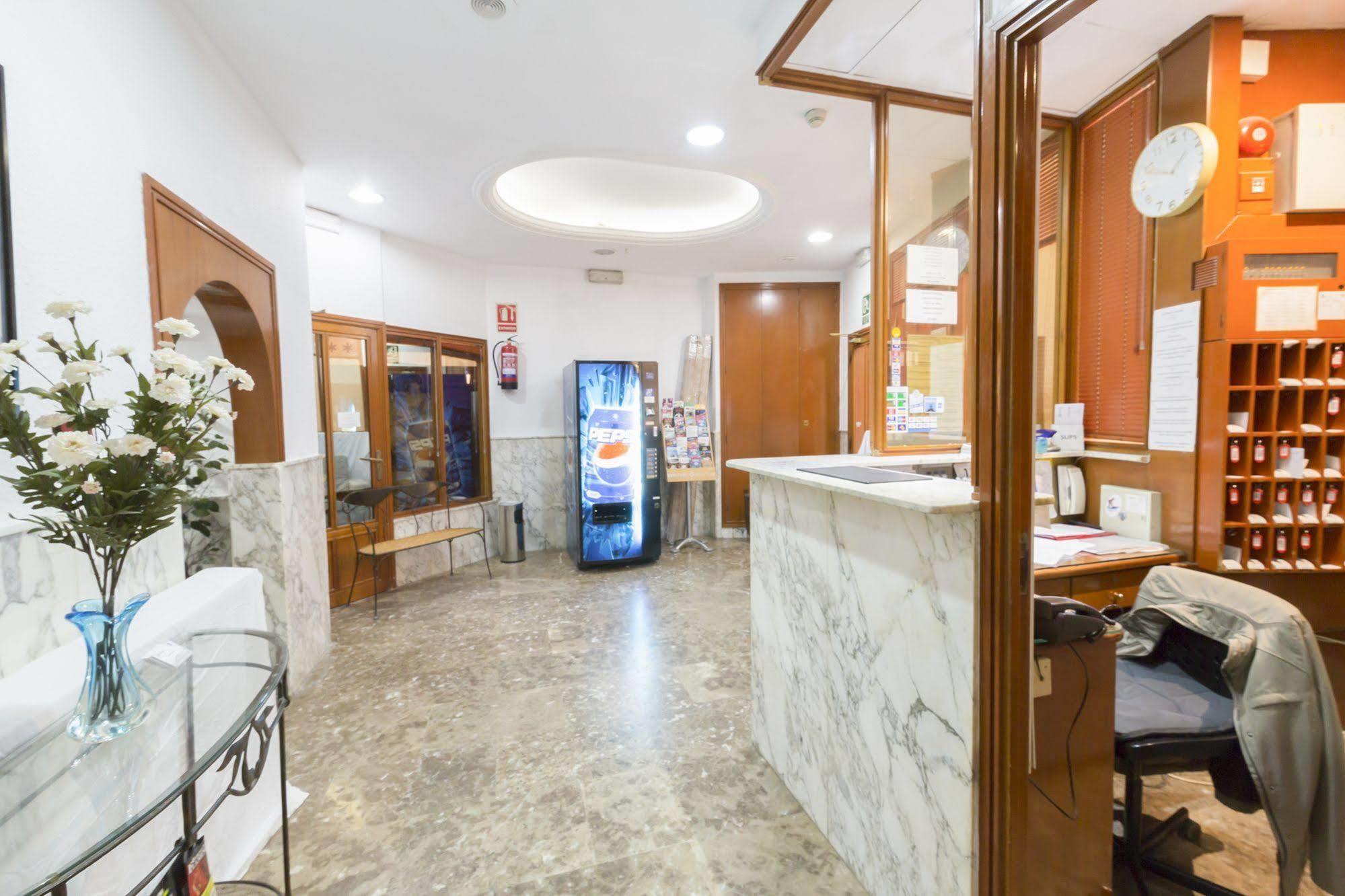 Pension Miami Barcelona Exterior photo