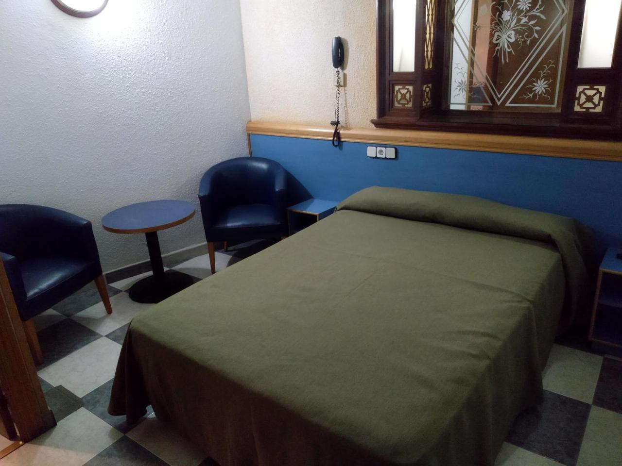 Pension Miami Barcelona Room photo